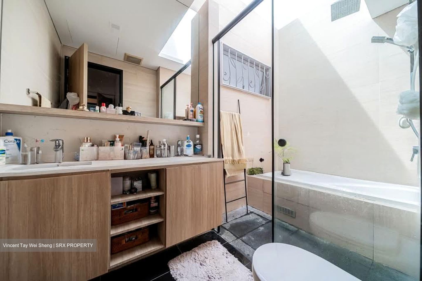 Chiltern Drive (D13), Terrace #556875411